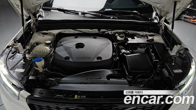 Volvo XC40 2018 — Şəkil 6/20