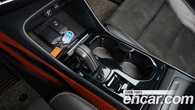 Volvo XC40 2018 — Şəkil 9/20