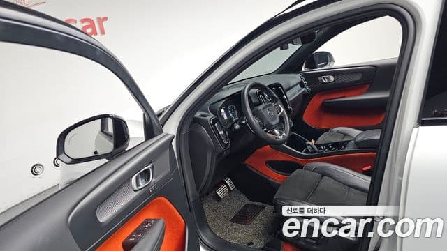 Volvo XC40 2018 — Şəkil 10/20