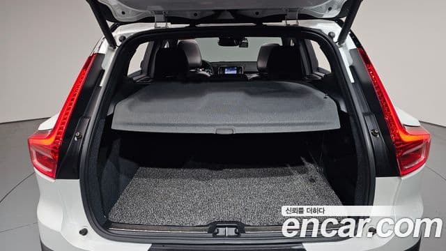 Volvo XC40 2018 — Photo 21/34