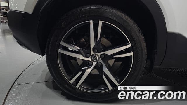 Volvo XC40 2018 — Photo 27/34
