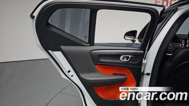 Volvo XC40 2018 — Photo 29/34