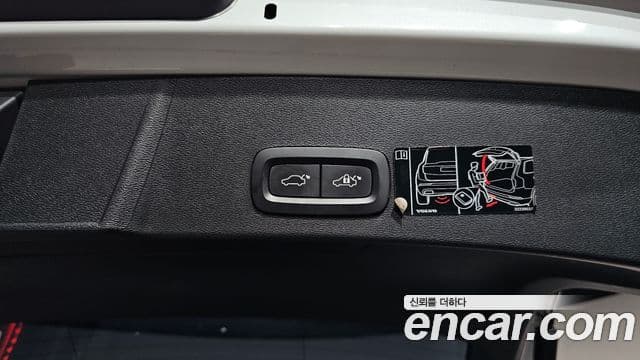 Volvo XC40 2018 — Photo 8/34