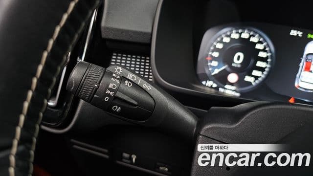 Volvo XC40 2018 — Photo 4/34