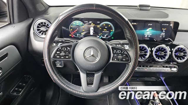 Mercedes-Benz GLB-Class 2021 — ფოტო 13/20