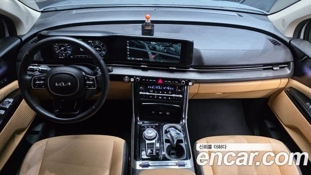 Kia Carnival 2023 — ფოტო 7/20