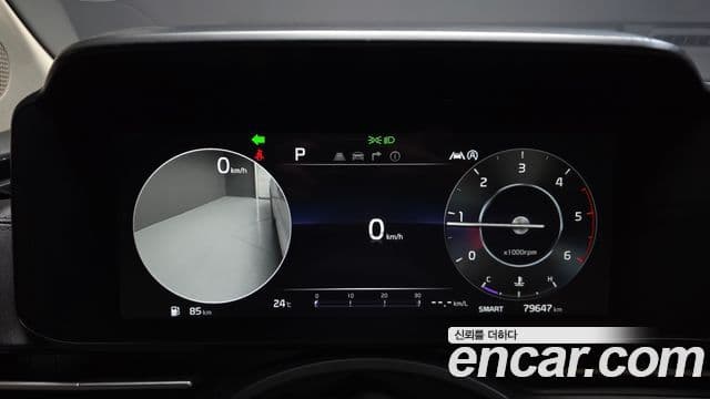 Kia Carnival 2023 — ფოტო 8/20