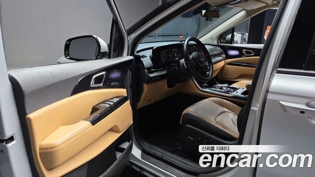 Kia Carnival 2023 — ფოტო 10/20