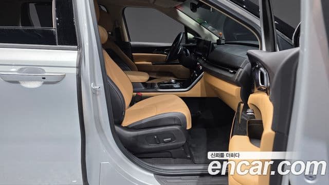 Kia Carnival 2023 — ფოტო 11/20