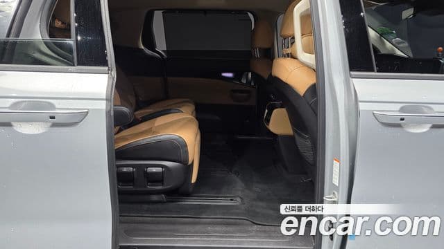 Kia Carnival 2023 — ფოტო 12/20
