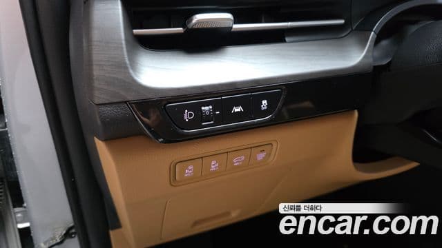 Kia Carnival 2023 — ფოტო 14/20