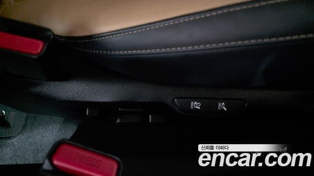 Kia Carnival 2023 — ფოტო 18/20