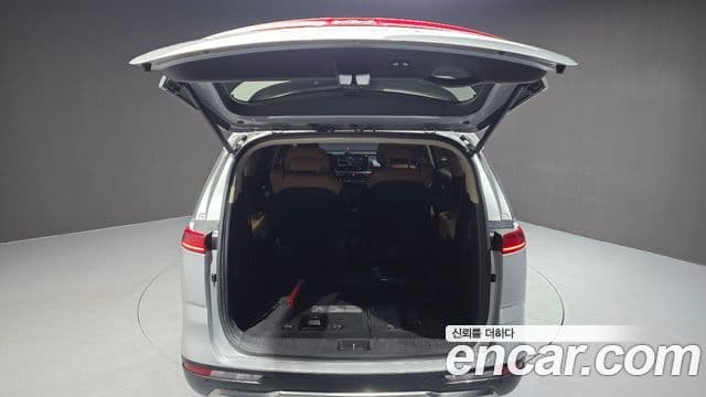 Kia Carnival 2023 — ფოტო 20/20