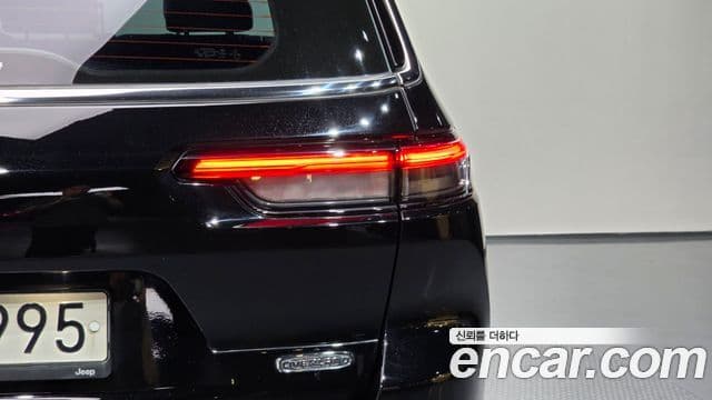 Jeep Grand Cherokee 2021 — Photo 27/38