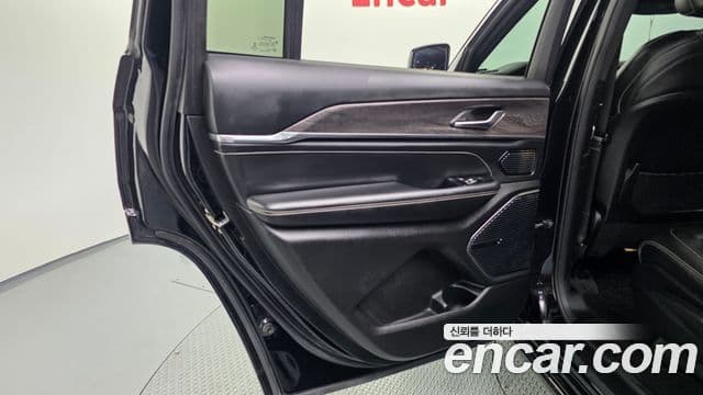 Jeep Grand Cherokee 2021 — Photo 36/38