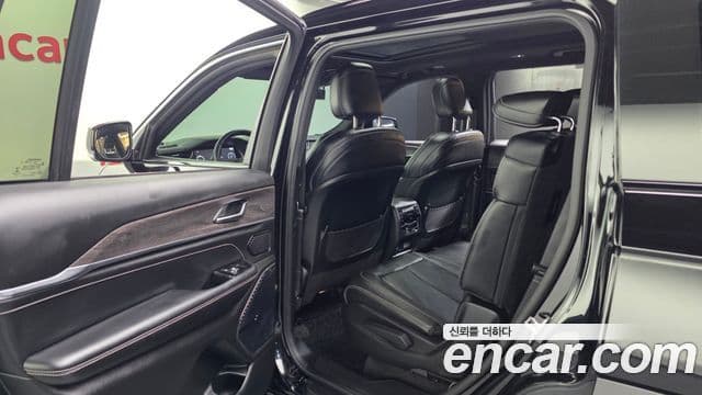 Jeep Grand Cherokee 2021 — Photo 37/38