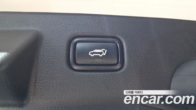 Kia Seltos 2023 — ფოტო 18/20