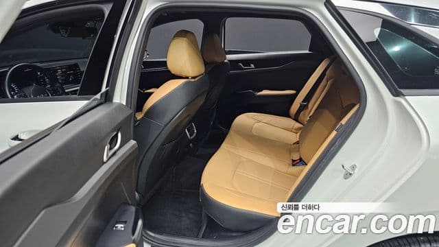 Kia K5 2023 — ფოტო 13/20