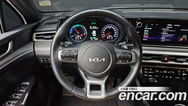 Kia K5 2023 — ფოტო 14/20