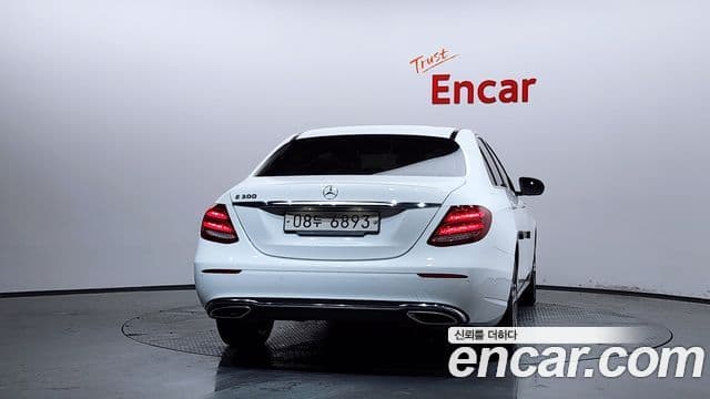 Mercedes-Benz E-Class 2018 — Фото 4/20