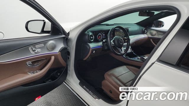 Mercedes-Benz E-Class 2018 — Фото 10/20