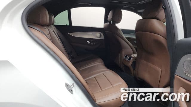 Mercedes-Benz E-Class 2018 — Фото 11/20