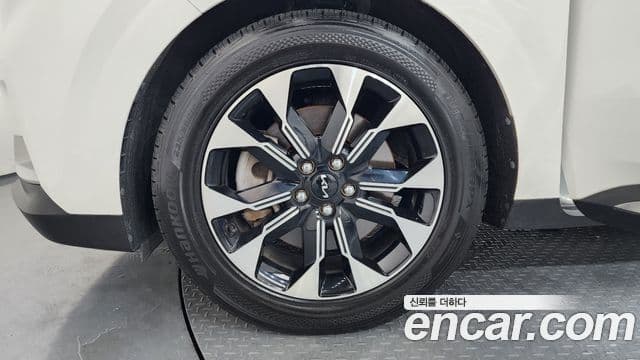 Kia Carnival 2021 — ფოტო 5/20