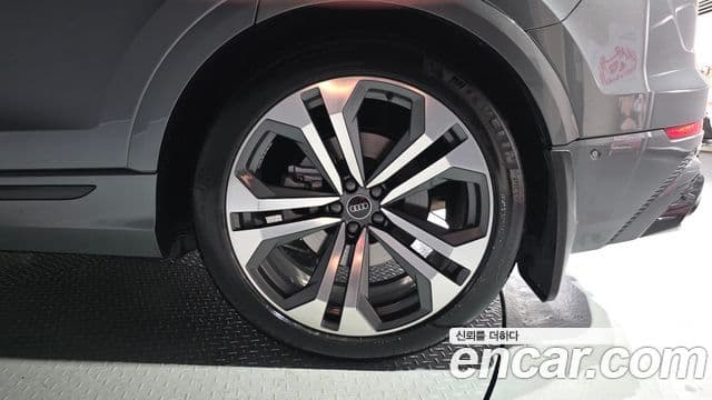 Audi Q8 2023 — Photo 27/41