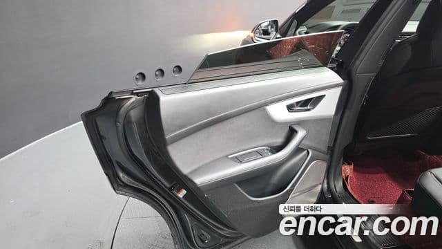 Audi Q8 2023 — Photo 9/41