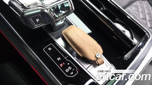 Audi Q8 2023 — Photo 6/41