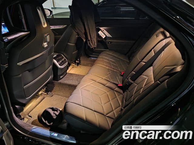 BMW 7 Series 2025 — ფოტო 15/20