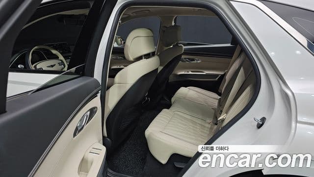 Genesis GV70 2022 — ფოტო 12/20