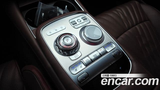 Genesis G90 2023 — Photo 12/31