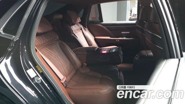 Genesis G90 2023 — Photo 8/31