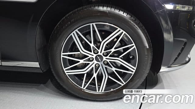 Genesis G90 2023 — Photo 15/31