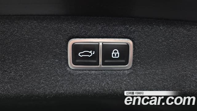 Genesis G90 2023 — Photo 19/31