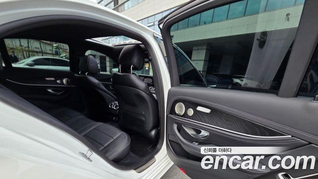 Mercedes-Benz E-Class 2022 — Şəkil 17/19