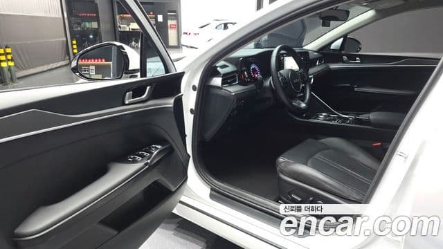 Kia K5 2023 — Şəkil 10/20