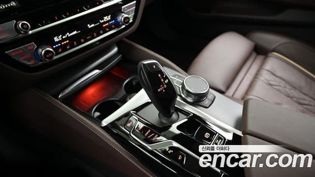 BMW 5 Series 2023 — ფოტო 7/20