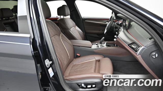 BMW 5 Series 2023 — ფოტო 8/20