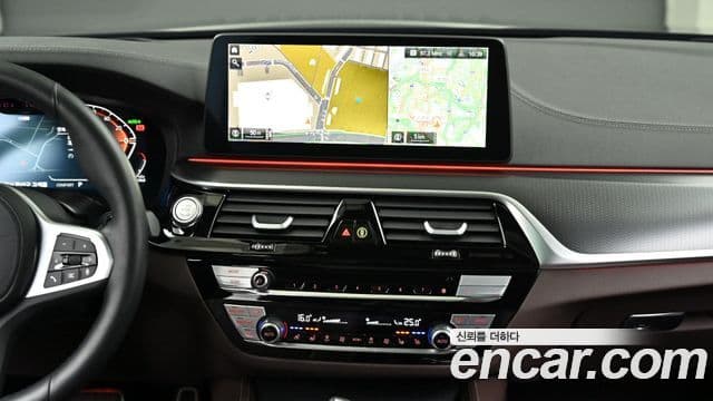 BMW 5 Series 2023 — ფოტო 14/20