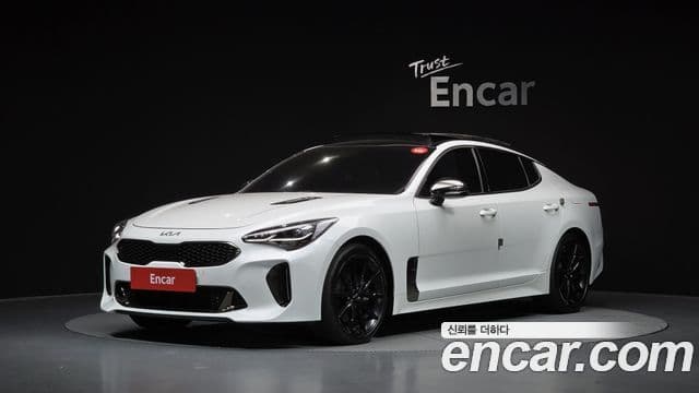 Kia Stinger 2022 — Фото 1/20