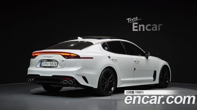 Kia Stinger 2022 — Фото 2/20