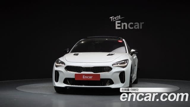 Kia Stinger 2022 — Фото 3/20