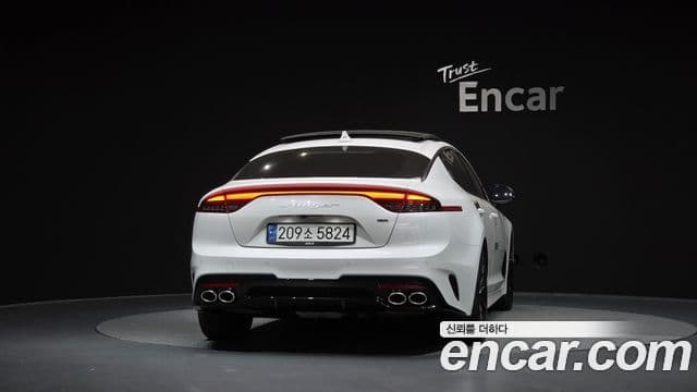 Kia Stinger 2022 — Фото 4/20