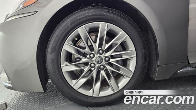 Lexus LS500 2018 — ფოტო 5/20