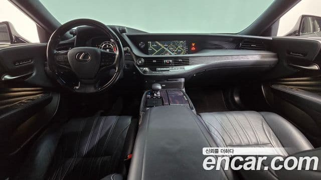 Lexus LS500 2018 — ფოტო 7/20