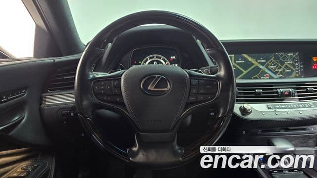 Lexus LS500 2018 — ფოტო 13/20