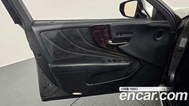 Lexus LS500 2018 — Photo 24/36