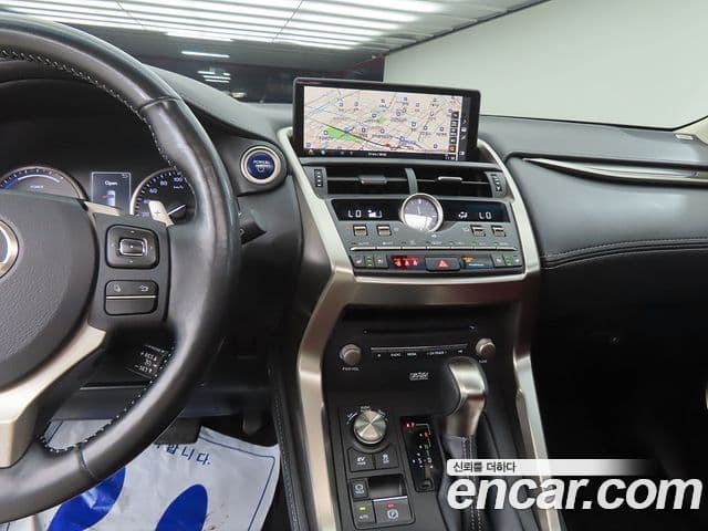 Lexus NX300h 2018 — ფოტო 9/20